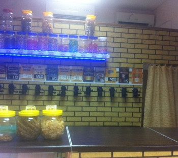 Бар-магазин разливных напитков в спальном районе
