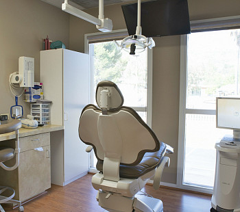 Сеть из двух стоматологических клиник с многолетней историей работы