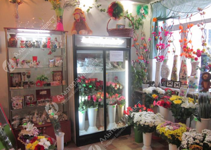 Магазин цветов в собственности на красной линии Фото - 1