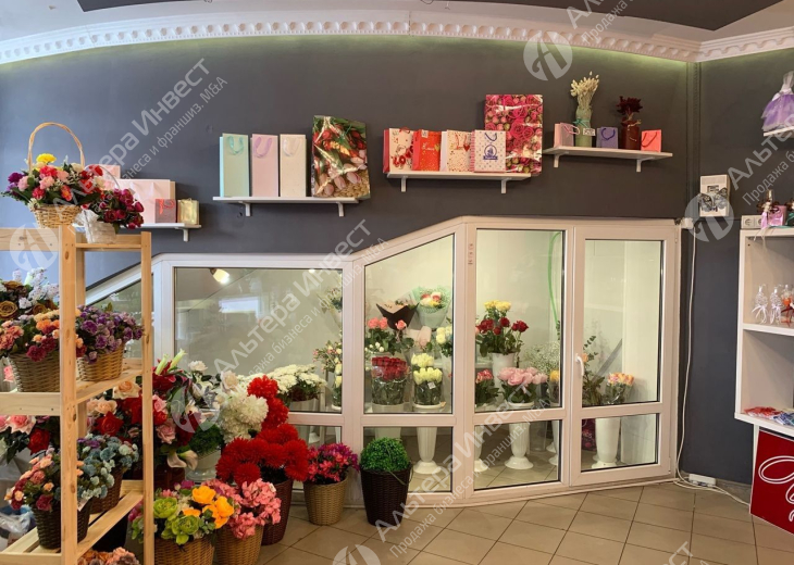 Цветочный магазин в густонаселенном месте Фото - 1