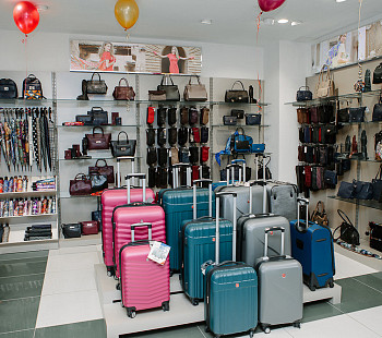 Магазин сумок и чемоданов в ТРК, 15 лет на рынке