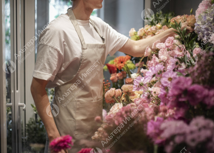 Магазин цветов + кофе с собой в центре города Фото - 1