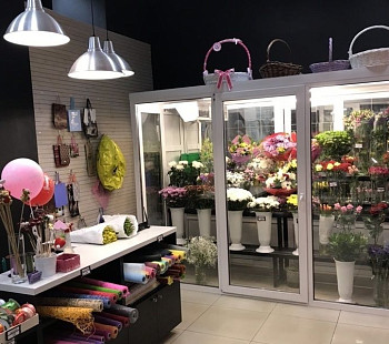 Магазин цветов в 100 метрах от метро