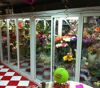 Цветочный магазин с выгодным расположением