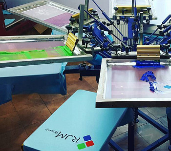 Готовое производство печати на текстиле и шелкографии по цене активов.