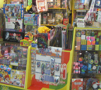 Островок по продаже игрушек в ТЦ на юге города. 5 лет работы