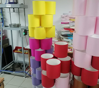 Производство по изготовлению цилиндрообразных коробок для цветов и подарков.