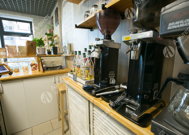 Дизайнерская кофейня с панорамными окнами Фото - 3