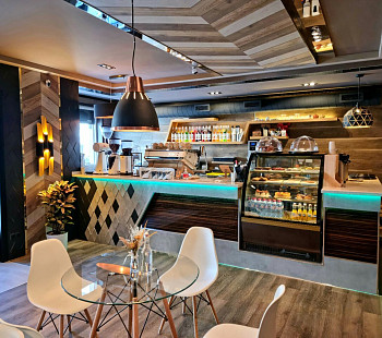 Уютная кофейня в ЖК бизнес-класса с дизайнерским ремонтом