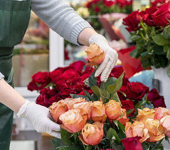 Островок продажи цветов в бизнес-центре в Петроградском районе