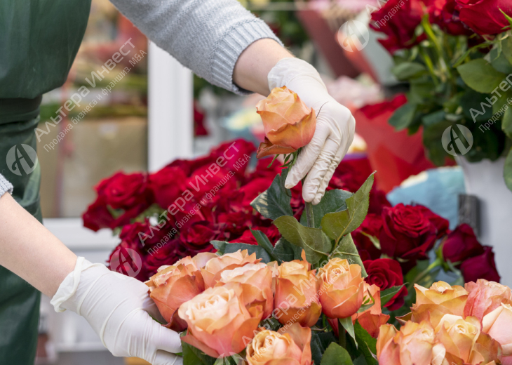 Островок продажи цветов в бизнес-центре в Петроградском районе Фото - 1