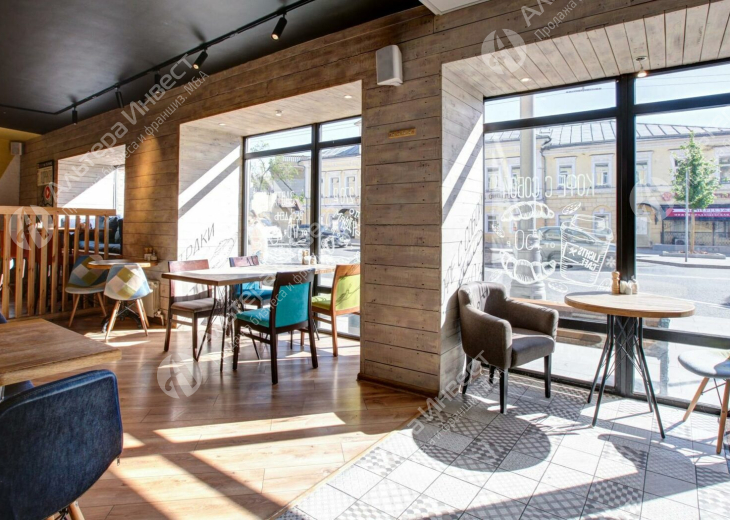 Кофейня с панорамными окнами Фото - 1