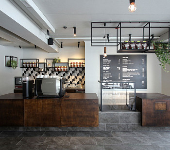 Кофейня с дизайнерским ремонтом и стильной мебелью | Центральный район