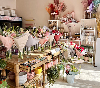 Магазин цветов и подарков с новым ремонтом в растущем ЖК. Растущий трафик
