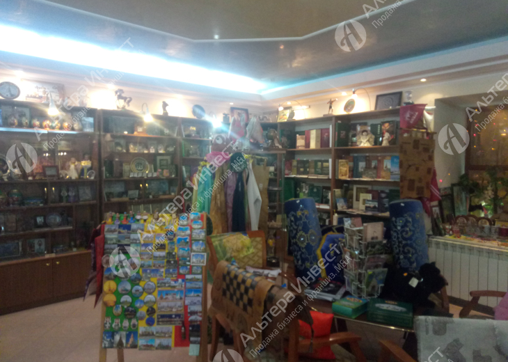 Сувенирный магазин эксклюзивных товаров в центре города Фото - 1