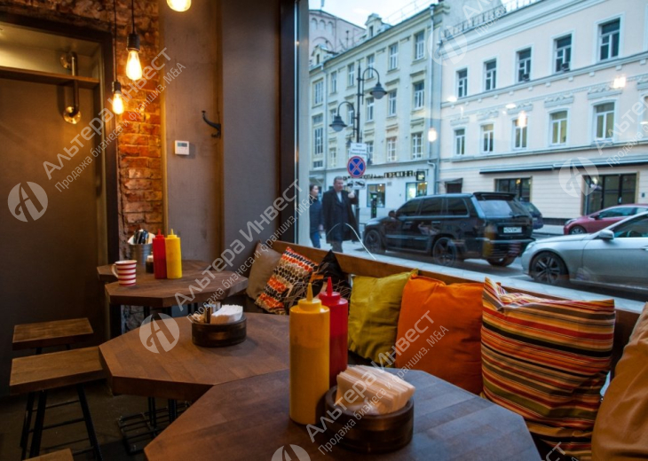 Популярный бургер бар в центре города Фото - 1