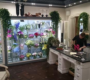 Магазин цветов и подарков в Кировском районе