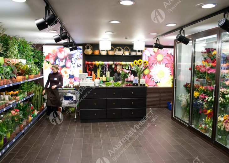 Магазин цветов и подарков на первой линии центральной части города Фото - 1