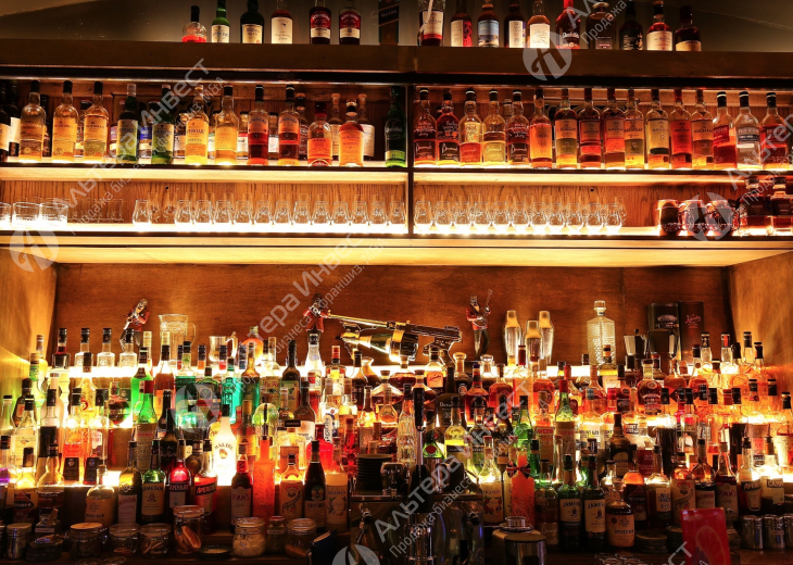 Известный бар на юге города с высокой прибылью и алкогольной лицензией Фото - 1