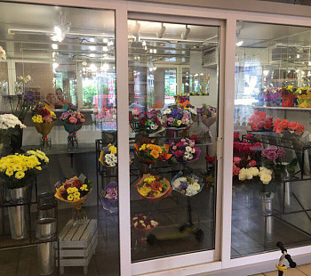 Магазин цветов,  5 лет на рынке
