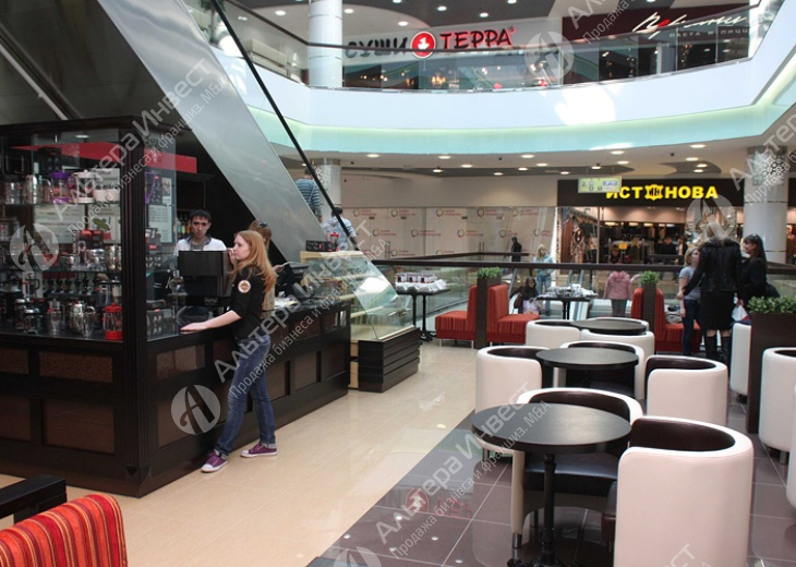 Кофейня в крупном ТРЦ с посадочными местами. Фото - 1