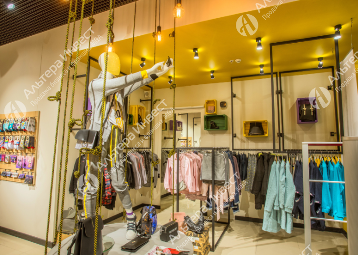 Магазин одежды для подростков в крупном ТЦ Фото - 1