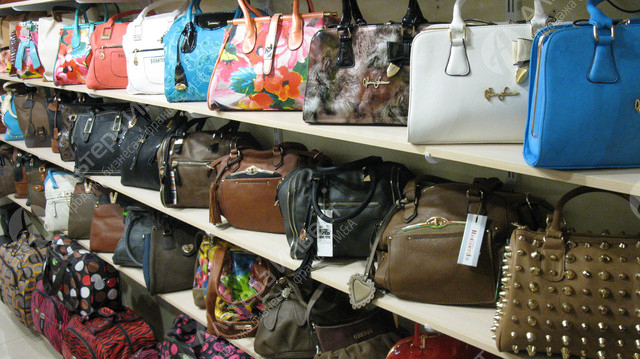 Магазин итальянских сумок в ТЦ рядом с метро Фото - 1