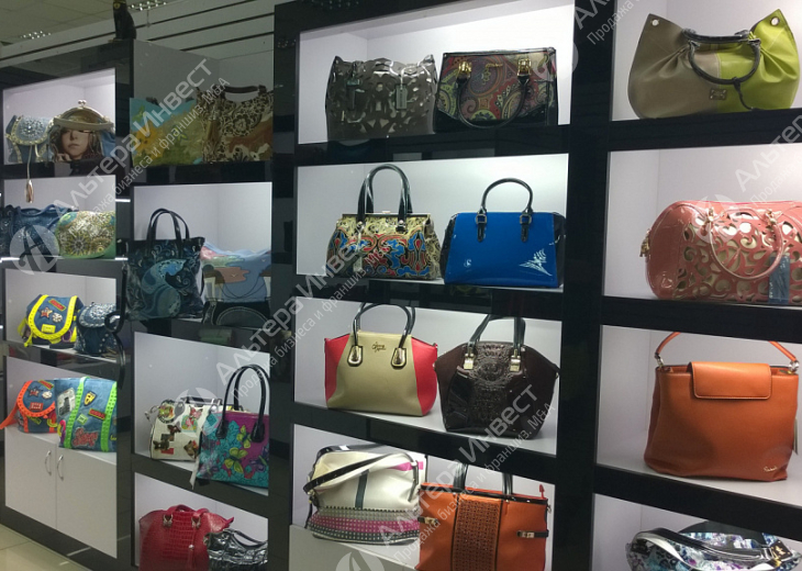 Магазин сумок и аксессуаров в ТК с товарным остатком на сумму 700 000 рублей Фото - 1
