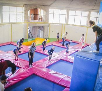 Батутный центр! Развлечения для детей и взрослых, праздничные мероприятия, занятия акробатикой на батутах! 