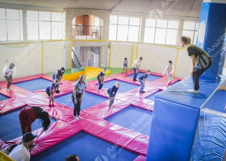 Батутный центр! Развлечения для детей и взрослых, праздничные мероприятия, занятия акробатикой на батутах!  Фото - 1