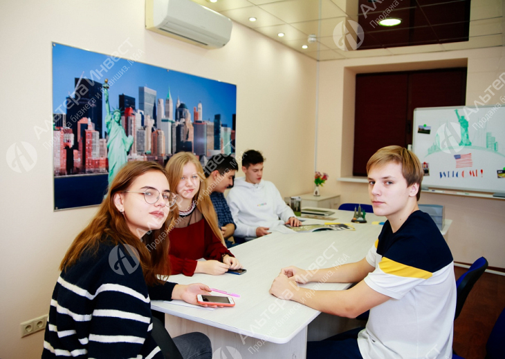 Языковая школа в туристическом центре Петербурга. Большая база учащихся Фото - 1