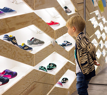 Магазин детской обуви в крупном торгово-развлекательном комплексе