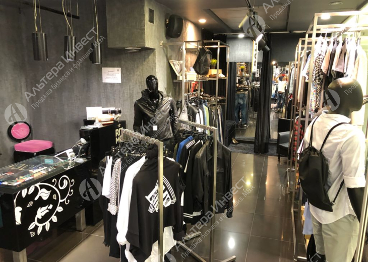 Магазин одежды из Италии в ТЦ Фото - 1
