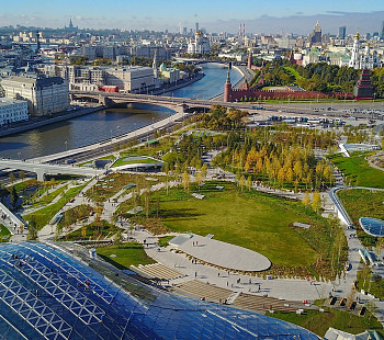 Уютный кофе-бар в самом центре Москвы на набережной Москвы реки