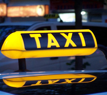 Служба такси с 100 активными водителями 