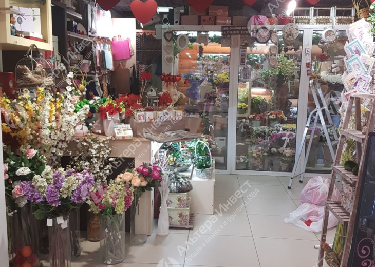 Магазин цветов в проходном месте  Фото - 1