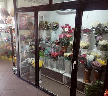Круглосуточный цветочный магазин на первой линии