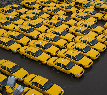 Крупный сервис заказа такси с клиентами, 3 года на рынке