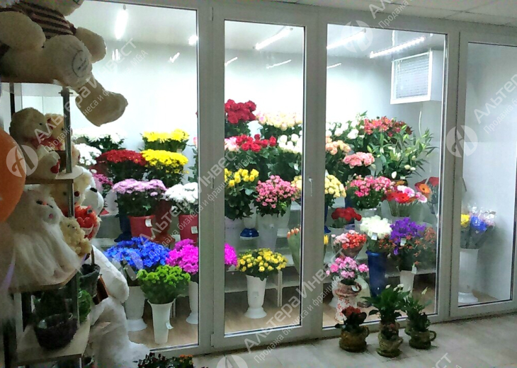 Цветочный магазин в остановочном комлексе Фото - 1