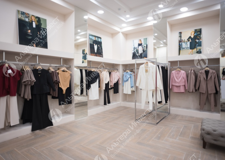 Магазин женской одежды в крупном ТК Московского района Фото - 1