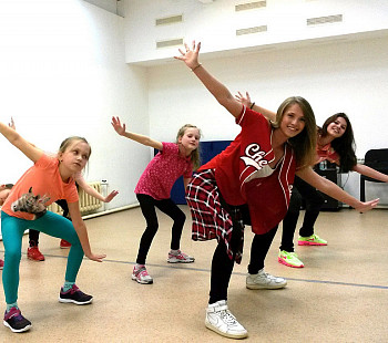 Школа танцев в Приморском районе с клиентской базой