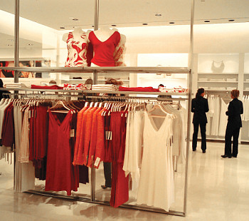 Магазин одежды в Торговом Центре. 