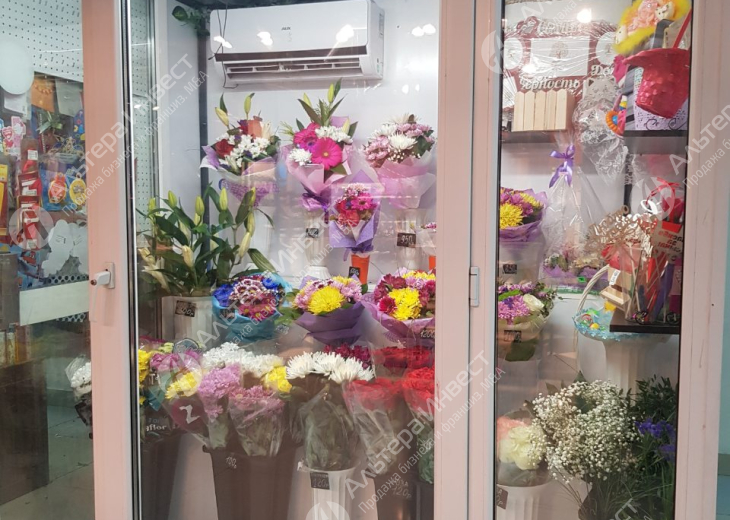 Магазин цветов и подарков в крупном ТРЦ Фото - 2