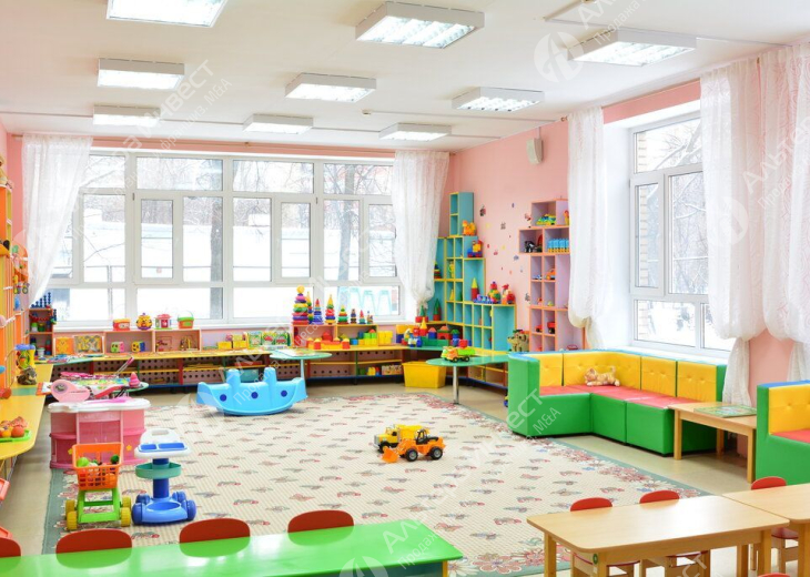 Частный детский сад в отдельно стоящем здании с детской площадкой  Фото - 1
