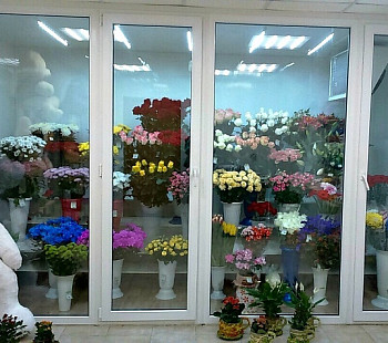 Магазин цветов в центре города 15 кв м
