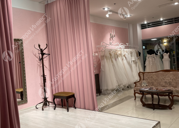 Магазин свадебных и вечерних платьев. Свадебный салон. Фото - 1