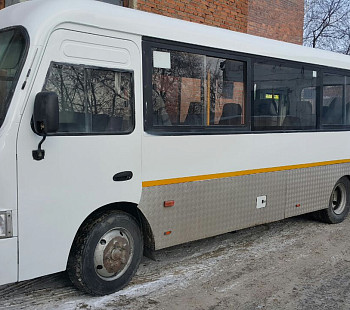 2 автобуса на популярном городском маршруте